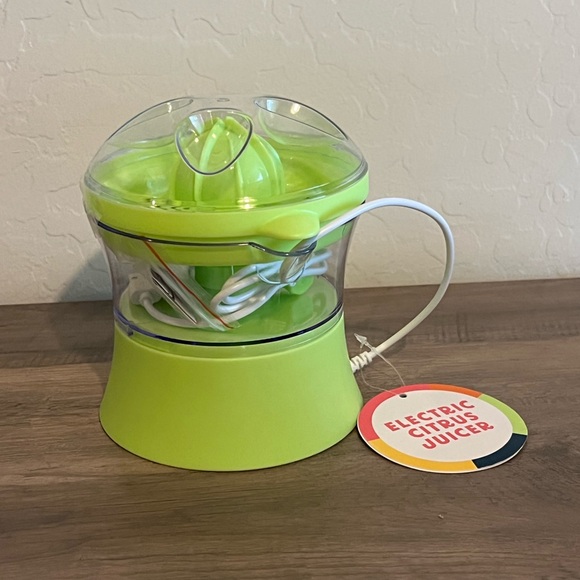 Target Bullseyes Playground Portable Electric Citrus Juicer USB -Chartreuse - Picture 1 of 4